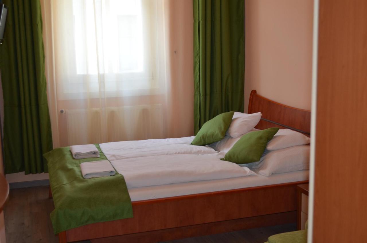 Bed and Breakfast Holdfenyszallas Szegedin Exterior foto